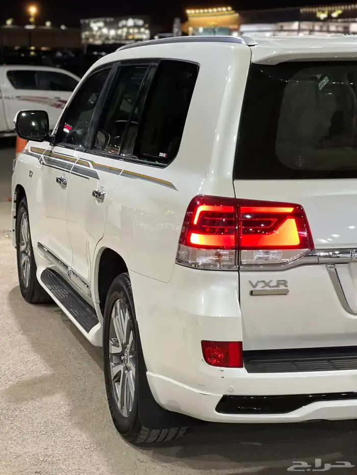 لاندكروزر VXR فطيمي 5.7 محركات وبدي وكاله 1