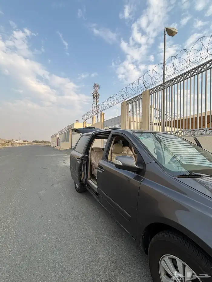 كيا كارنيفال موديل 2013 قمة في النظافة. 3