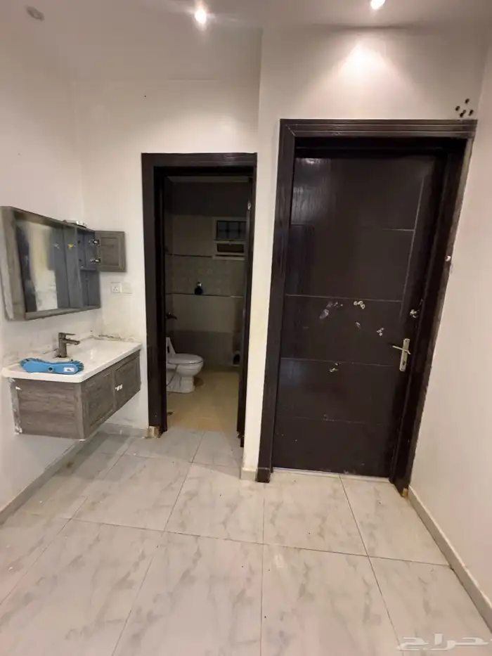 دور مؤسس ثلاث شقق حي الحزم بسعر 750 الف فقط 6