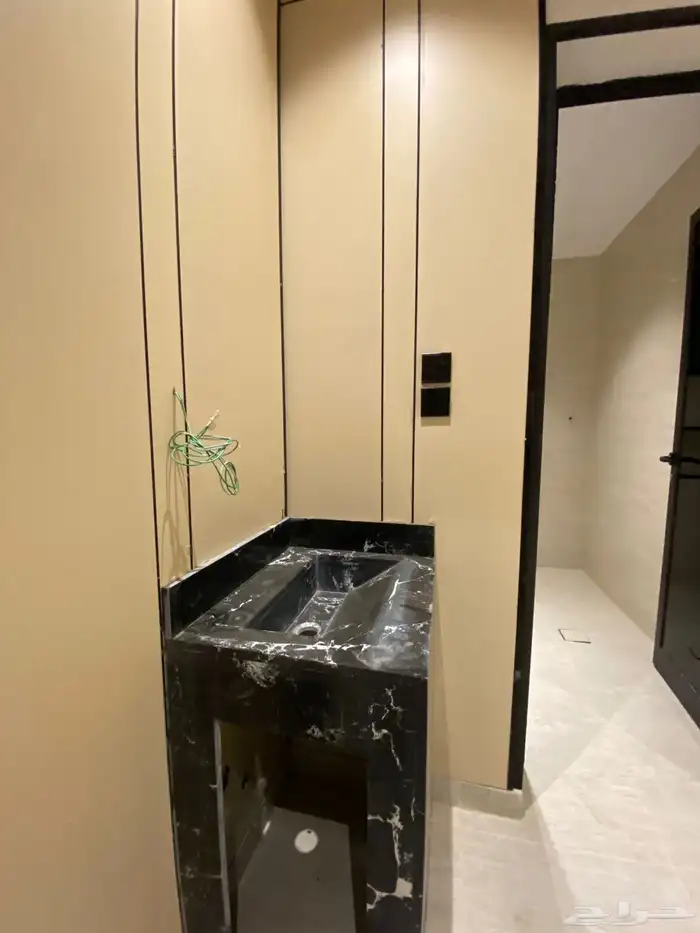 ادوار متكرره فاخرة للبيع بحي المطار 2