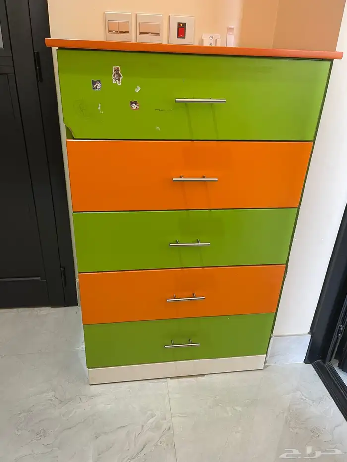 اثاث دواليب ومكتب وسرير 8