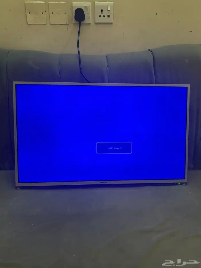 شاشه KMC تشتغل وم فيها شيء 32 بوصه 0