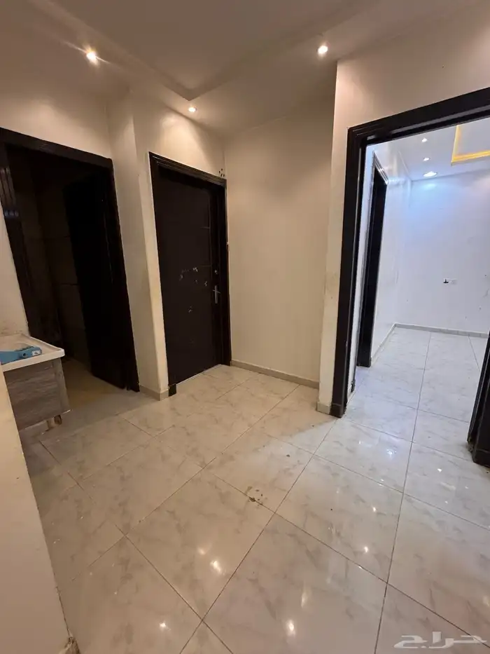 دور مؤسس ثلاث شقق حي الحزم بسعر 750 الف فقط 8