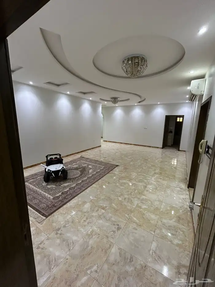 دور أرضي مستقل مع حوش ومدخلين للايجار في جدة 2