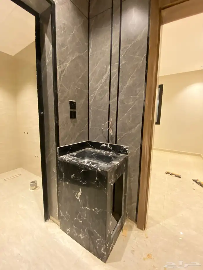 ادوار متكرره فاخرة للبيع بحي المطار 5