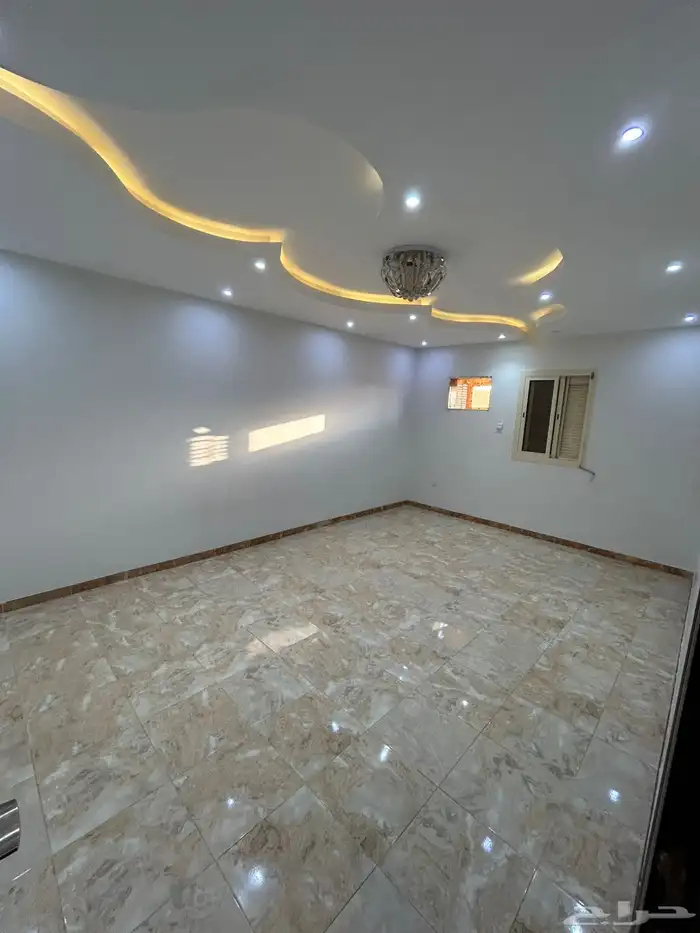 دور أرضي مستقل مع حوش ومدخلين للايجار في جدة 3