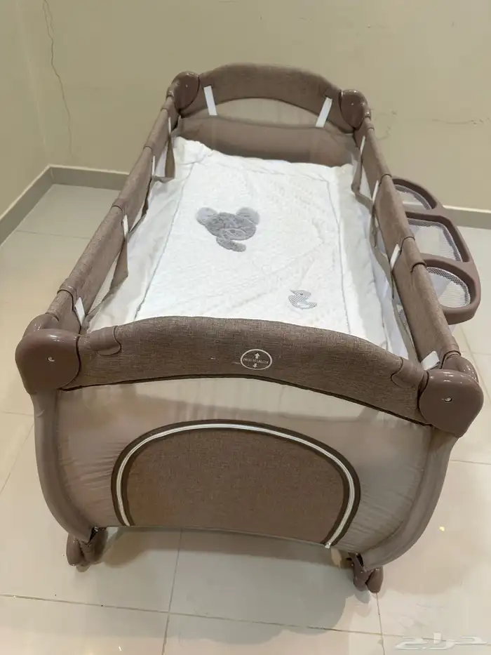 للبيع سرير أطفال 0