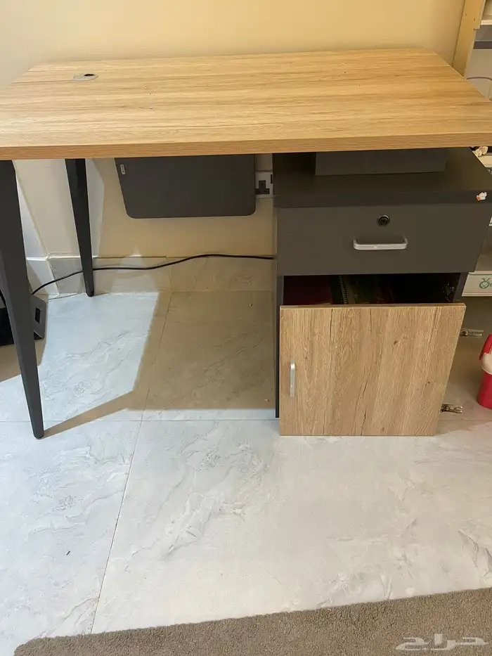 اثاث دواليب ومكتب وسرير 7