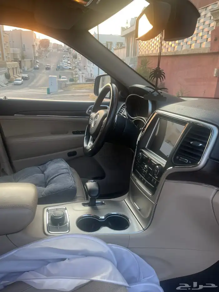 جيب قراند شيروكي ليميتيد 13