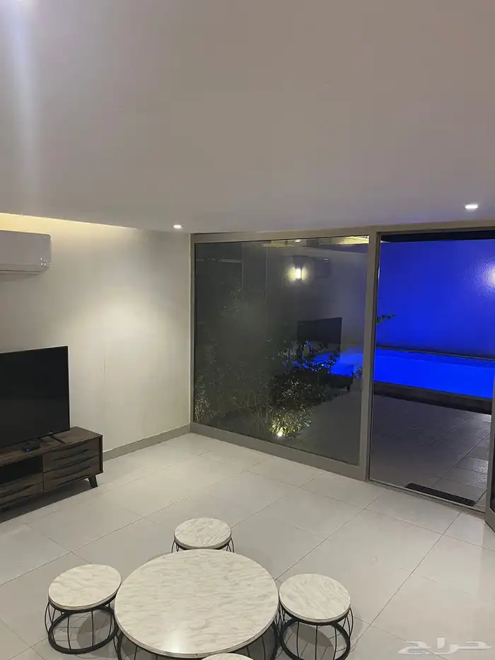 للايجار السنوي شاليه مودرن بحي الرمال 1