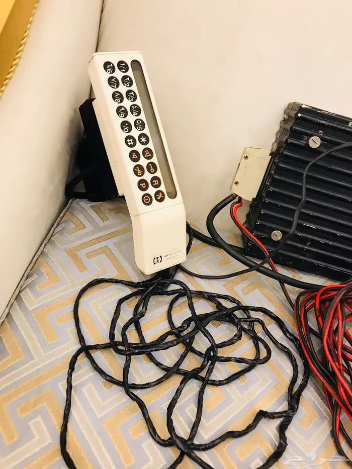 تلفون سياره ابيض وزارة البرق والهاتف مع ملحقاته 1