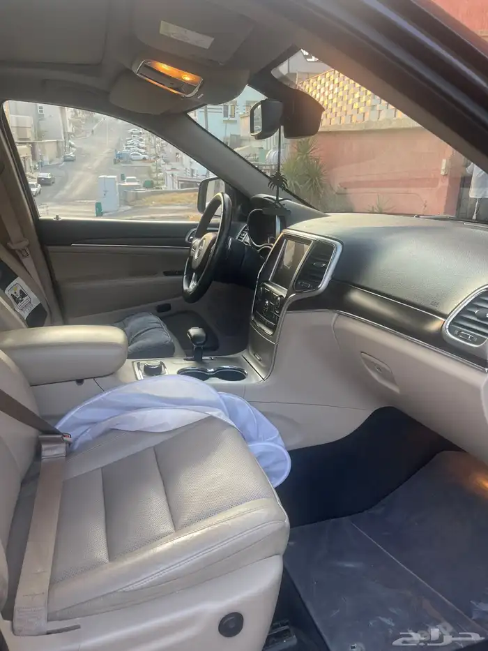 جيب قراند شيروكي ليميتيد 12