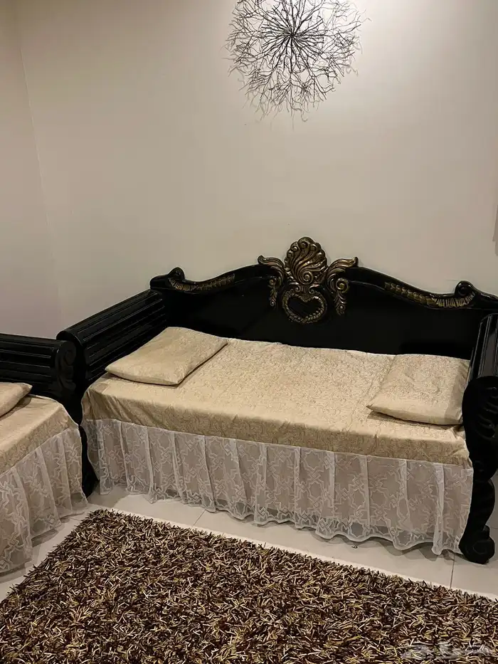 ثلاث كراسي تفصيل للبيع مع ملحقاتها 0