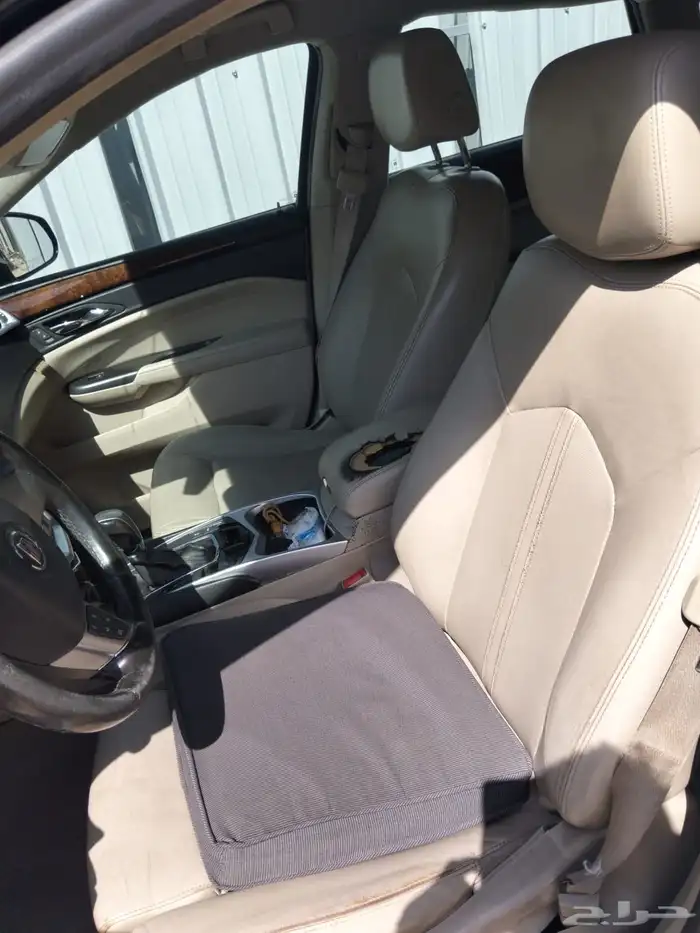 كاديلاك SRX 2012 عطلانة للبيع 4