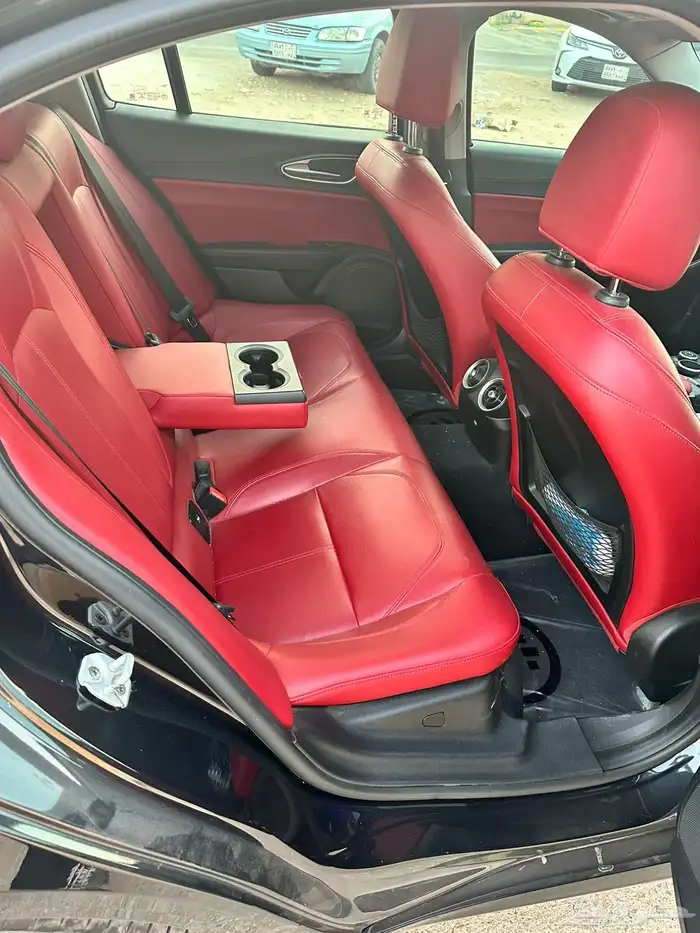 الفا روميو جوليا 5