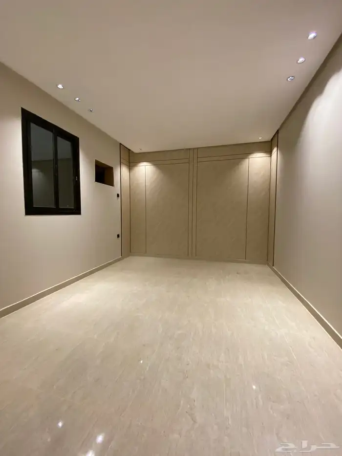 ادوار متكرره فاخرة للبيع بحي المطار 3