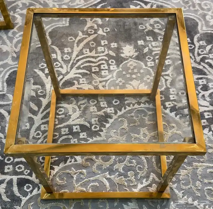 طقم كنب كلاسيكي بيج مبروز بسل استيل ذهبي وطاولات مثله 8