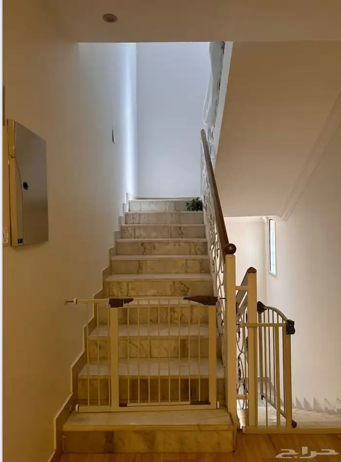 للبيع فيلا حي القيروان 5