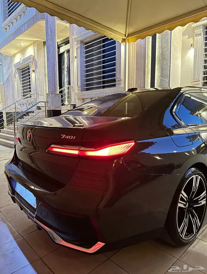بي ام دبليو 740i 2025 شبه جديدة 9