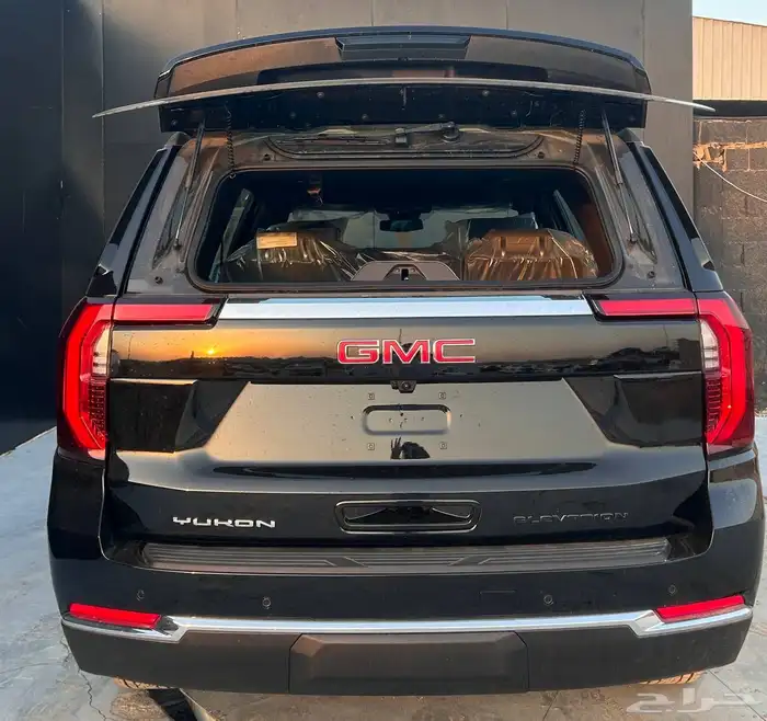 جي ام سي يوكن 2025 الفيشن لدى شركة عبدالمجيد الخضر للسيارات 7