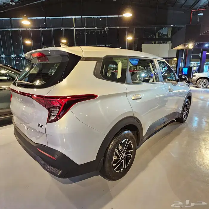 كيا كارنز استاندر مطور موديل 2025 بسعر حصري للكاش وتقسيط 7