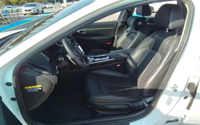 مملوكة لدي العصيمي قيد الشحن هيونداي سوناتا 2020 6