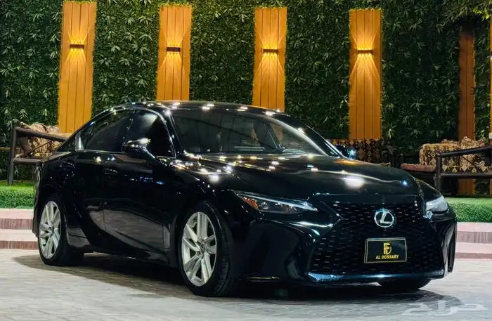 لكزس ((2021))iS300 1