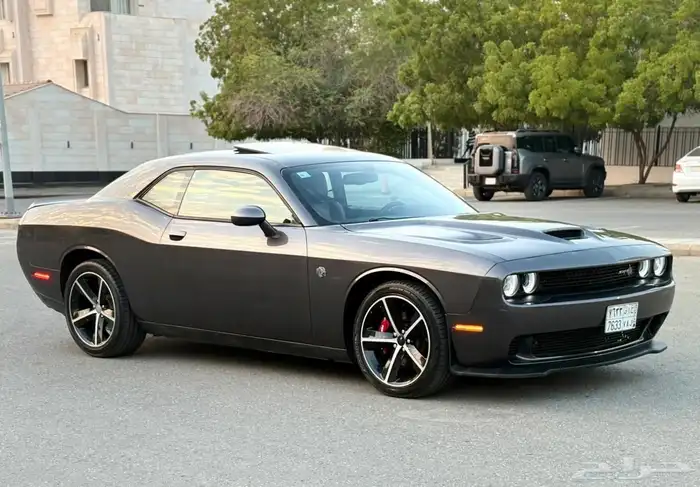 للبيع دودج تشالنجر v8 نظييفة 13