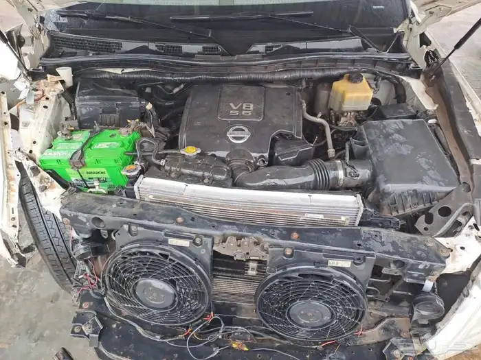 نيسان باترول 2012 مصدوم وجهيه وجنب يسار عدد الملاك 3 ممشى 11 7