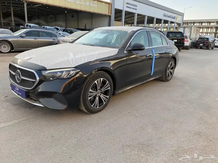 مورسيدس E200 2025 اصفار جديد 7