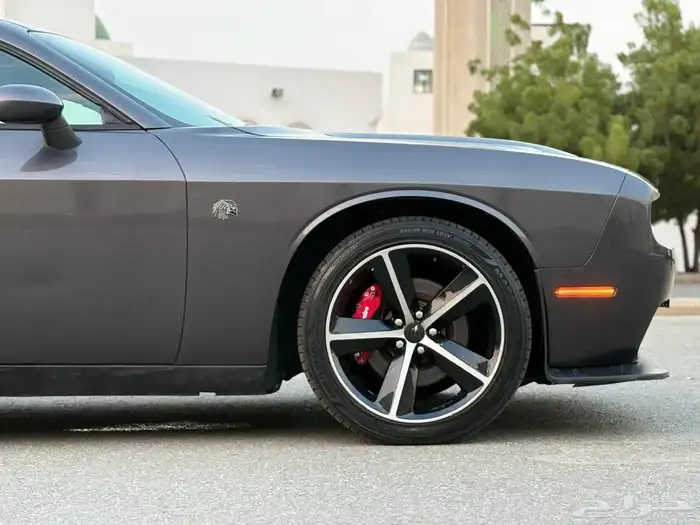 للبيع دودج تشالنجر v8 نظييفة 12