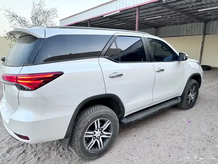 السلام عليكم ورحمة الله وبركاته يوجد لدي تويوتا فورشنر 2025 4