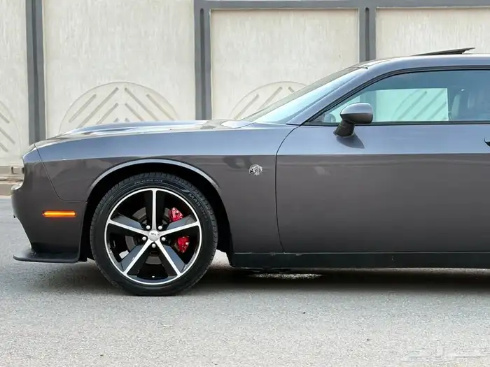 للبيع دودج تشالنجر v8 نظييفة 3