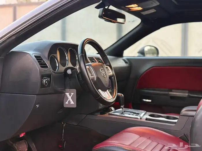 للبيع دودج تشالنجر v8 نظييفة 25