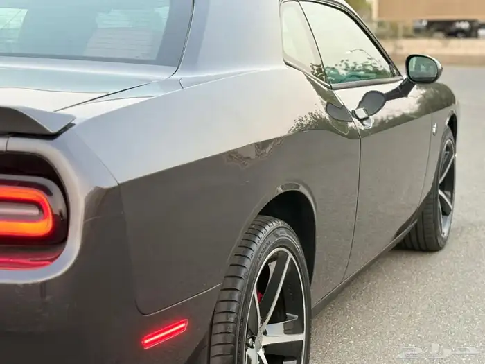 للبيع دودج تشالنجر v8 نظييفة 18