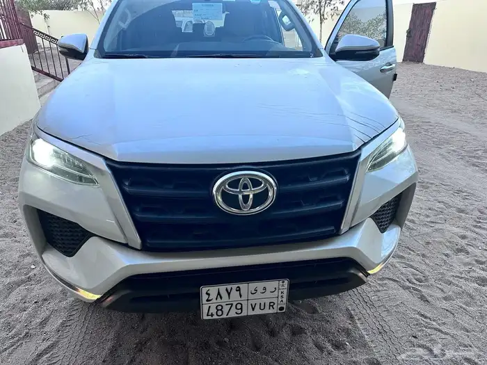 السلام عليكم ورحمة الله وبركاته يوجد لدي تويوتا فورشنر 2025 3