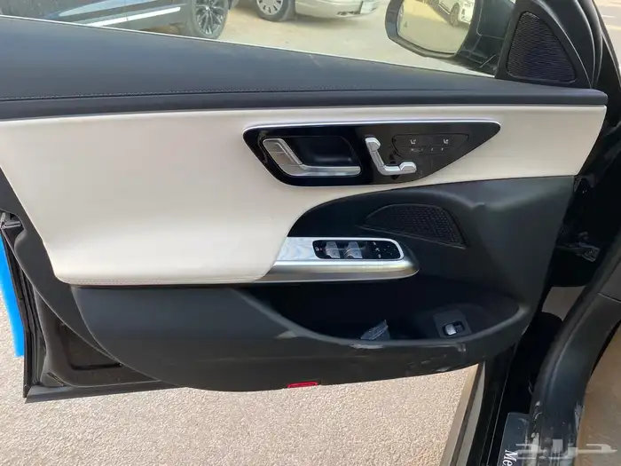 مورسيدس E200 2025 اصفار جديد 9