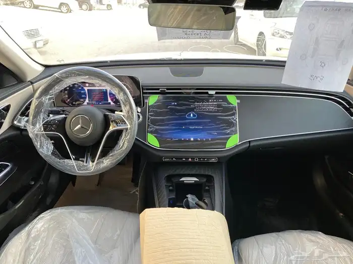 مورسيدس E200 2025 اصفار جديد 12