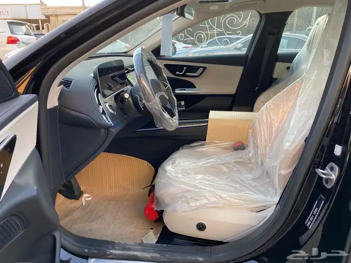 مورسيدس E200 2025 اصفار جديد 10