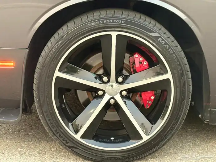 للبيع دودج تشالنجر v8 نظييفة 40