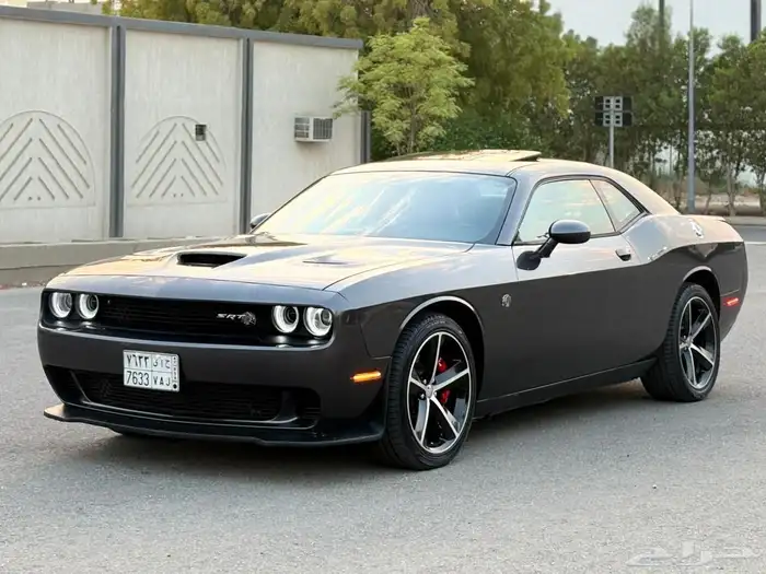 للبيع دودج تشالنجر v8 نظييفة 2