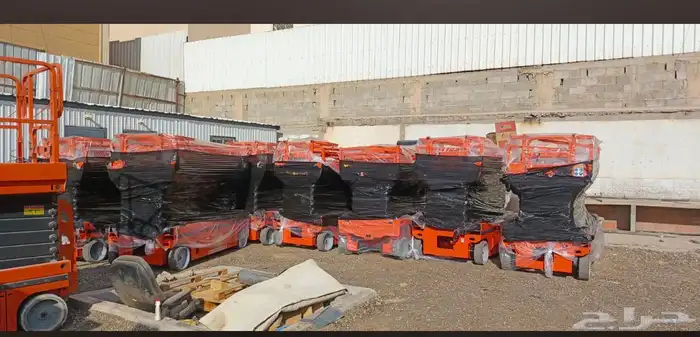 سيزر لفت للايجار فور كلفت ايجار scissors lift forklift 0
