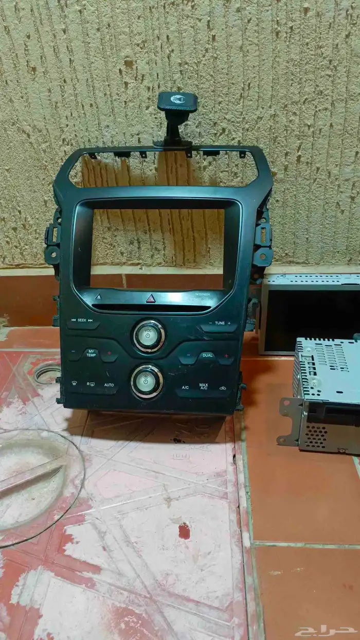 للبيع شاشه فورد اكس بلور وكاله مع الوجه البيع اعلى سوم 1