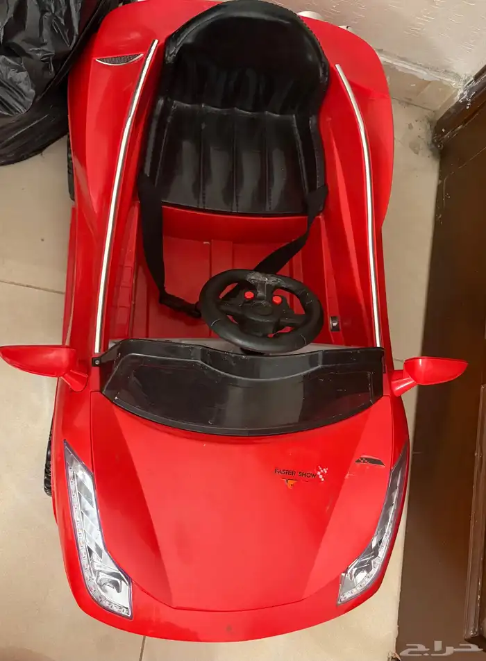 سيارة مع ريموت وشاحن 1