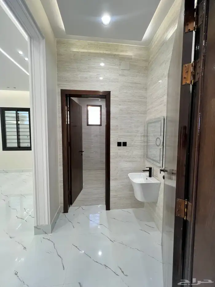 فيلا روف للبيع في ابها المحاله حي الزهور 24