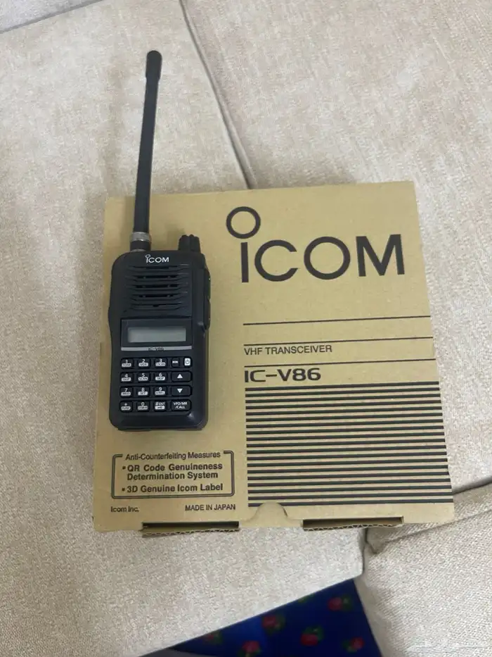 جهاز يدوي ايكوم موديل IC-V86 1