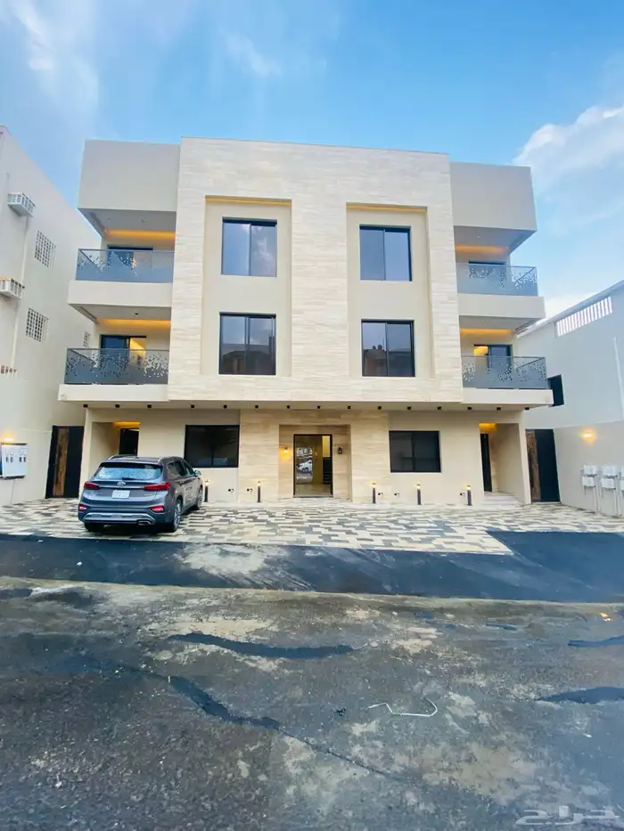 للبيع شقة دور ارضي مع سطح خاص تشطيب Vip في أبها حي البديع 2