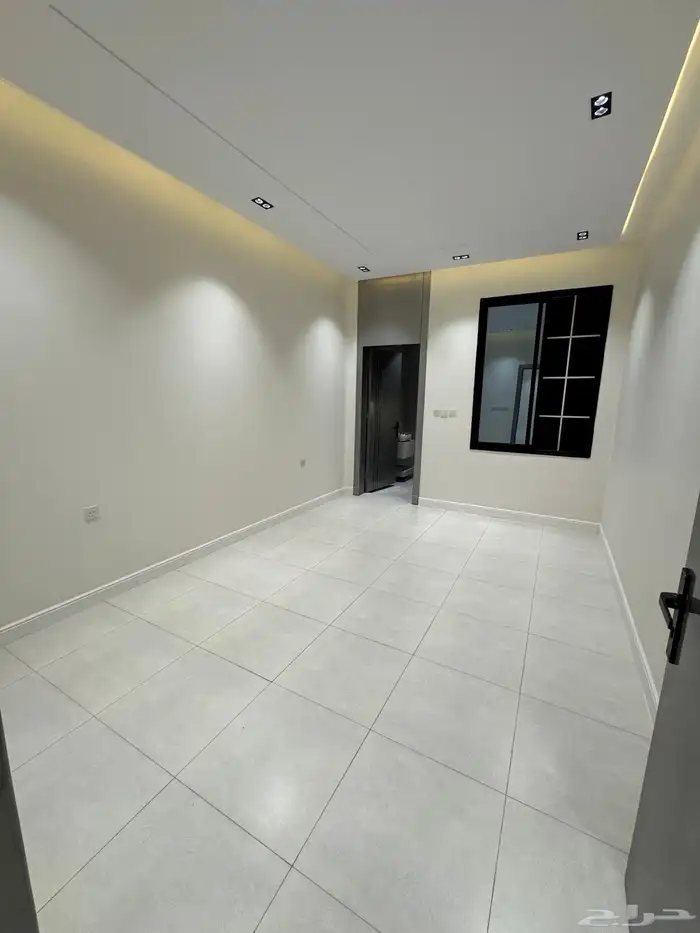 للبيع مقابل كوبري مطار أبها شقق علويه ببلكونه مصعد جاهزشغال 10