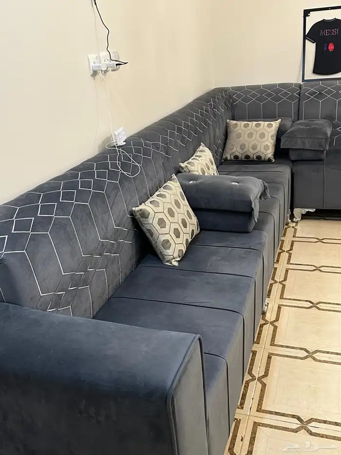 بيع كنب وطولات طقم الكنب بحالة جيد والسعر على السوم 1