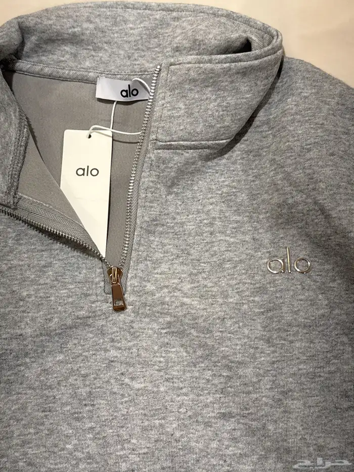 هودي نسائي من براند Alo yoga 0